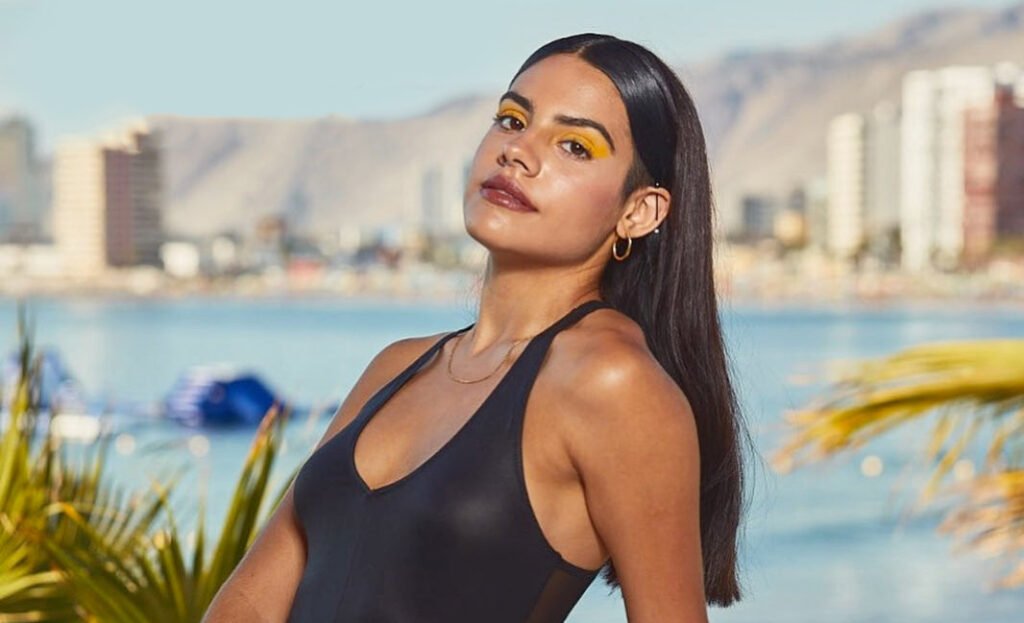 Latin woman online