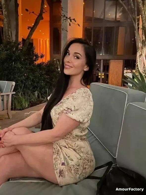 Valentina, 36